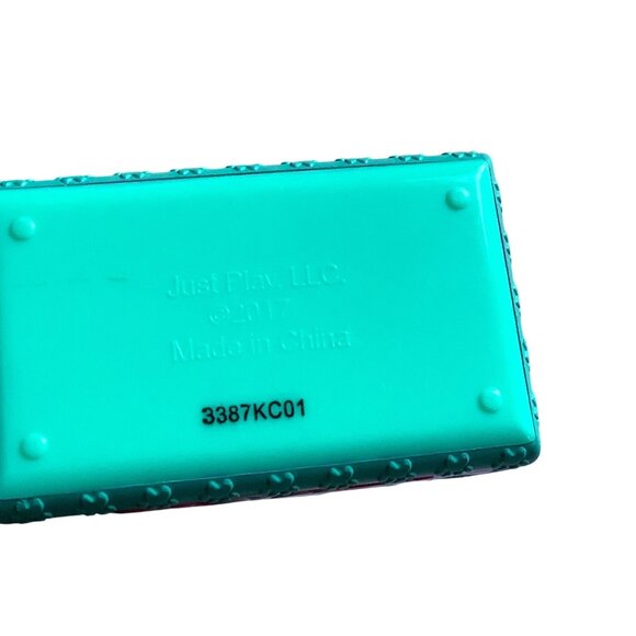 Barbie Pink Carrier Purse Plastic Toy For Dolls Just Play LLC 2017 2.75" x 2.75" - Picture 3 of 5